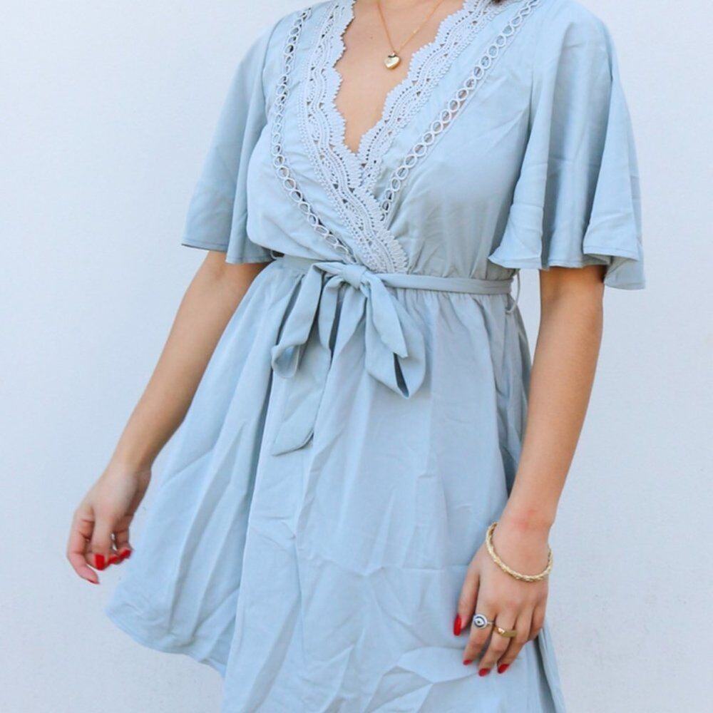 NWT The Copper Closet Dress Women's Medium Dusty Blue Lace Trim V-Neck Tie Waist